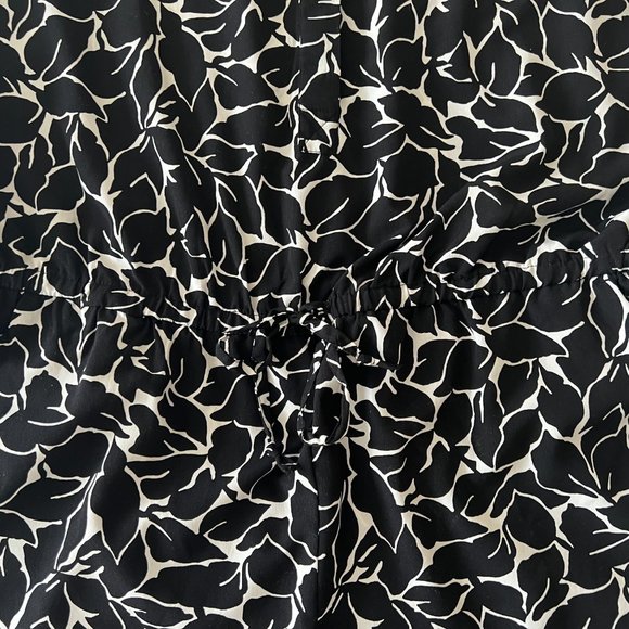 LOFT One-Piece Black & White (Cream) Leaf Pattern Jumpsuit Romper Size 10 - Picture 9 of 14